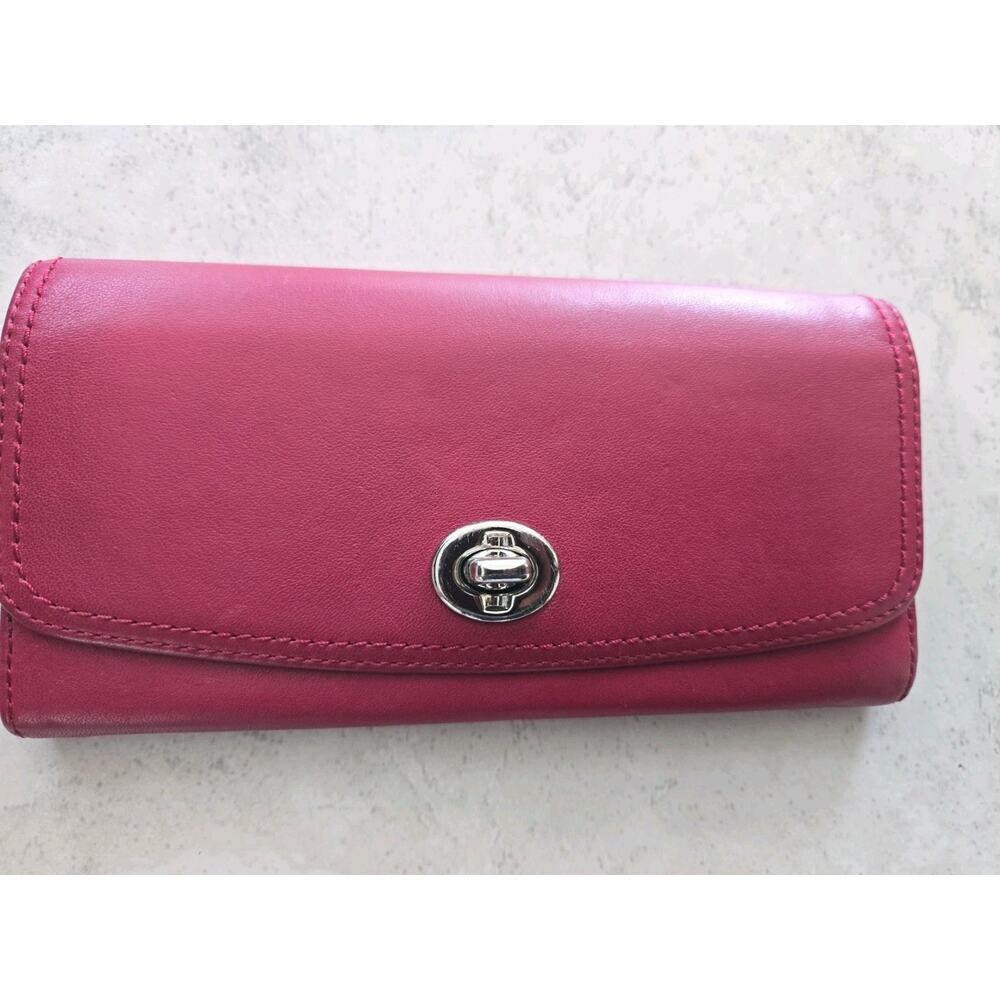coach turnlock Leather Checkbook Wallet